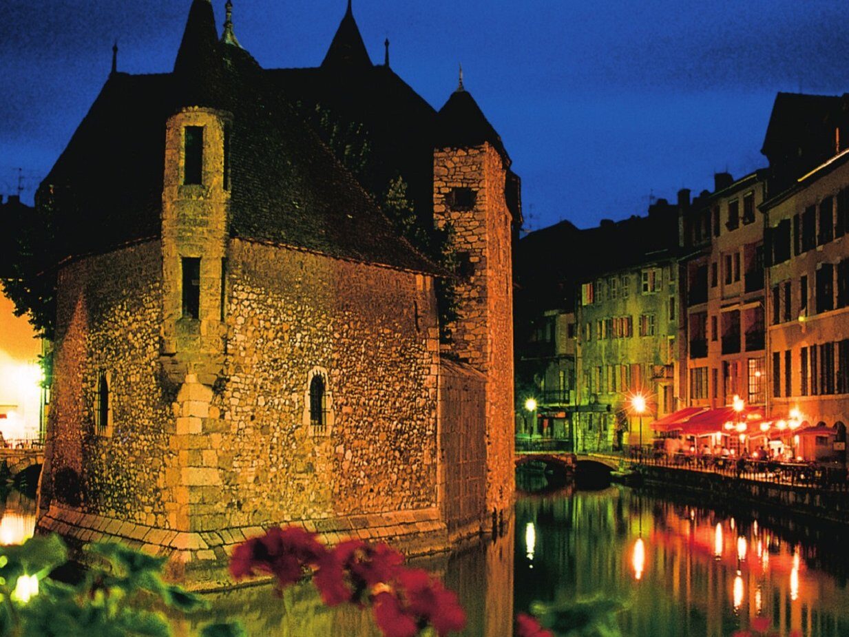 annecy by night