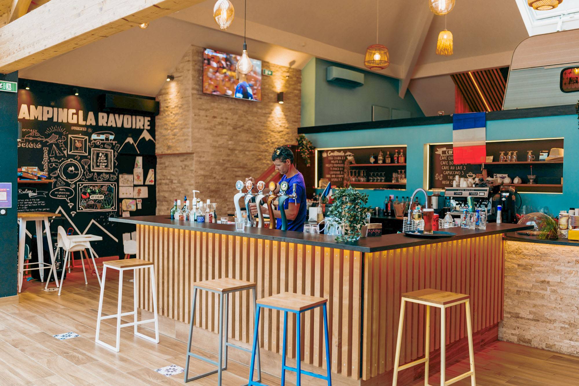 bar and services at camping La Ravoire
