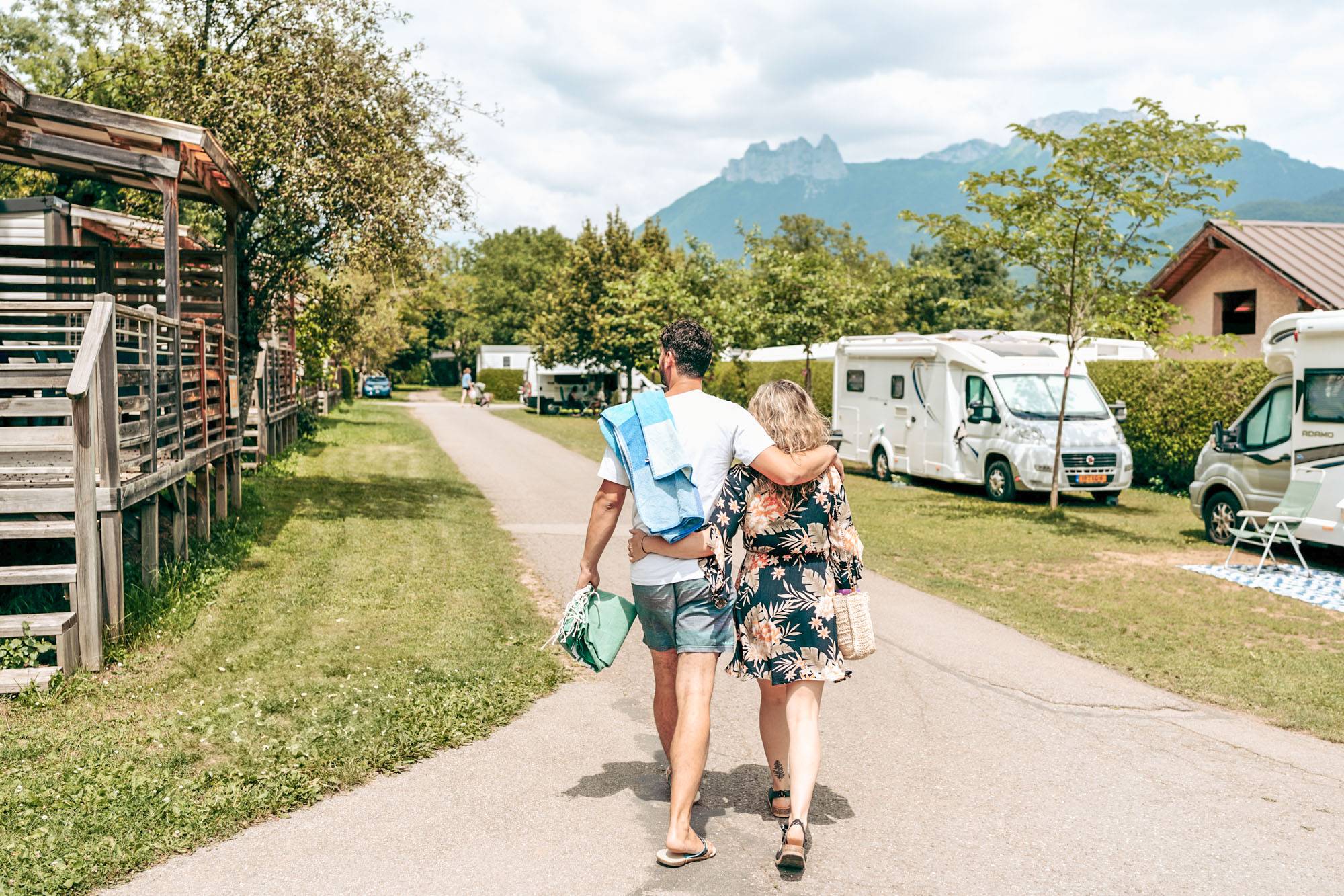 couple en vacances camping les fontaines doussard