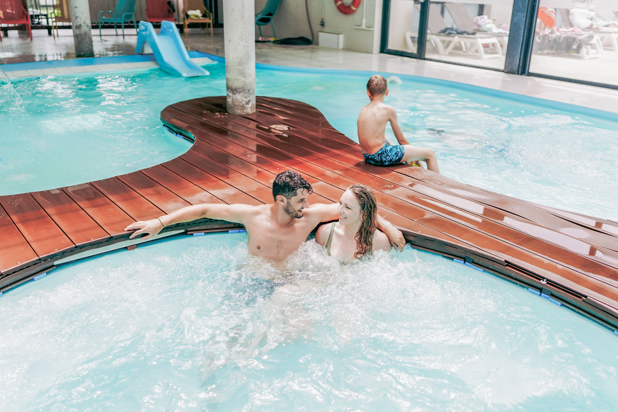 ontspanning zwembad koppel camping annecy