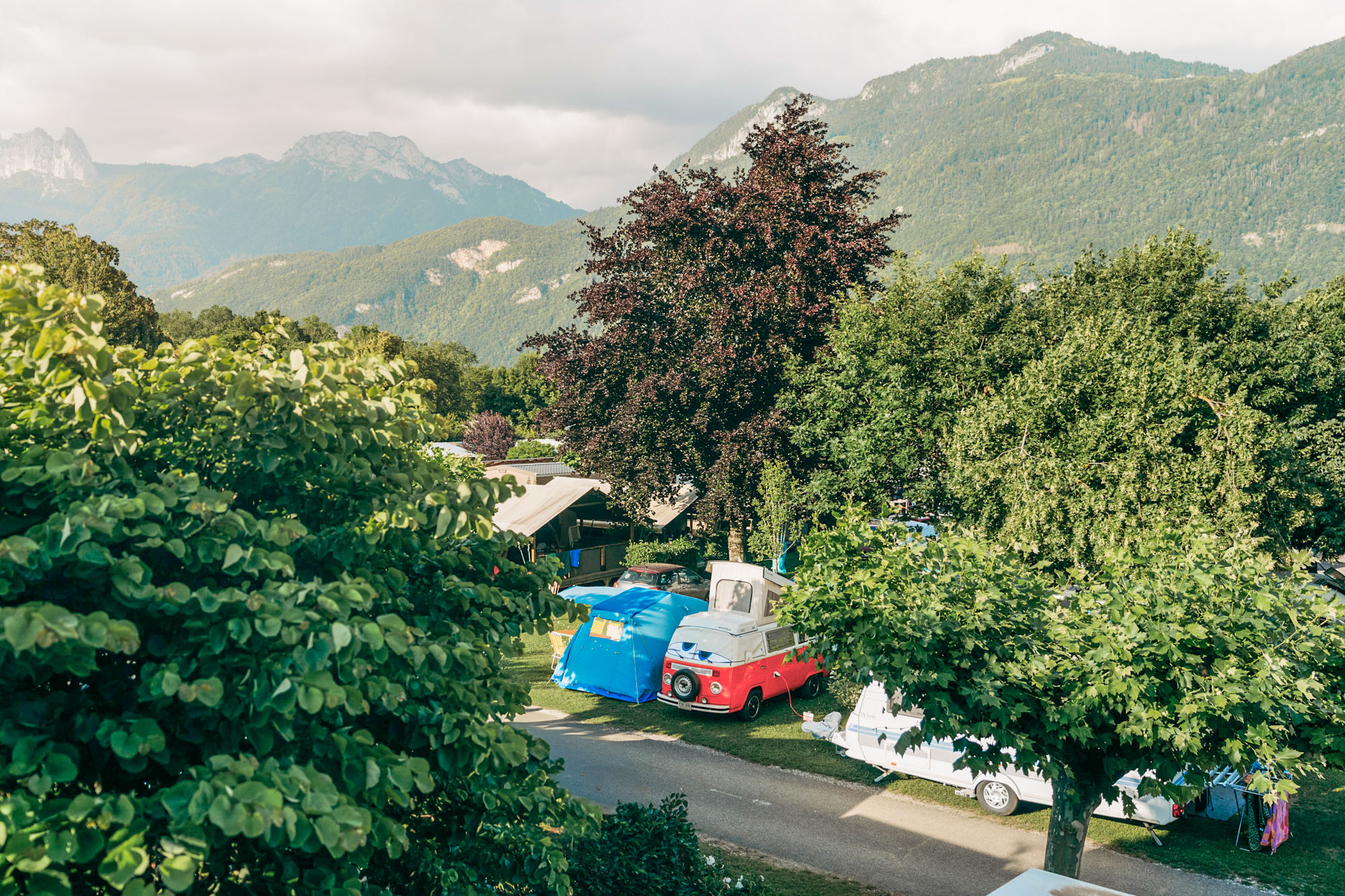 emplacement arboré camping lac annecy