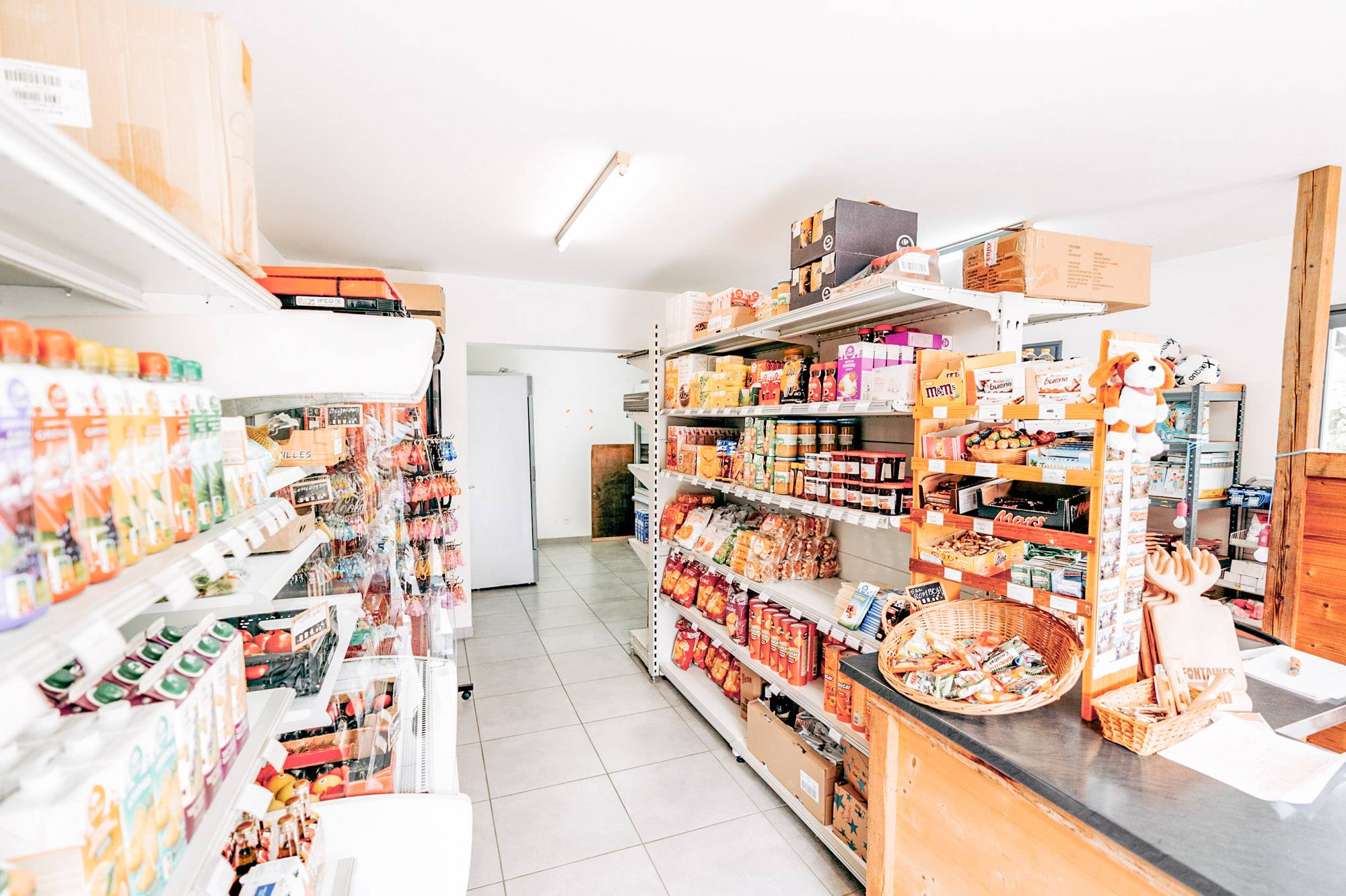 dichtbijgelegen camping epicerie les fontaines lathuile