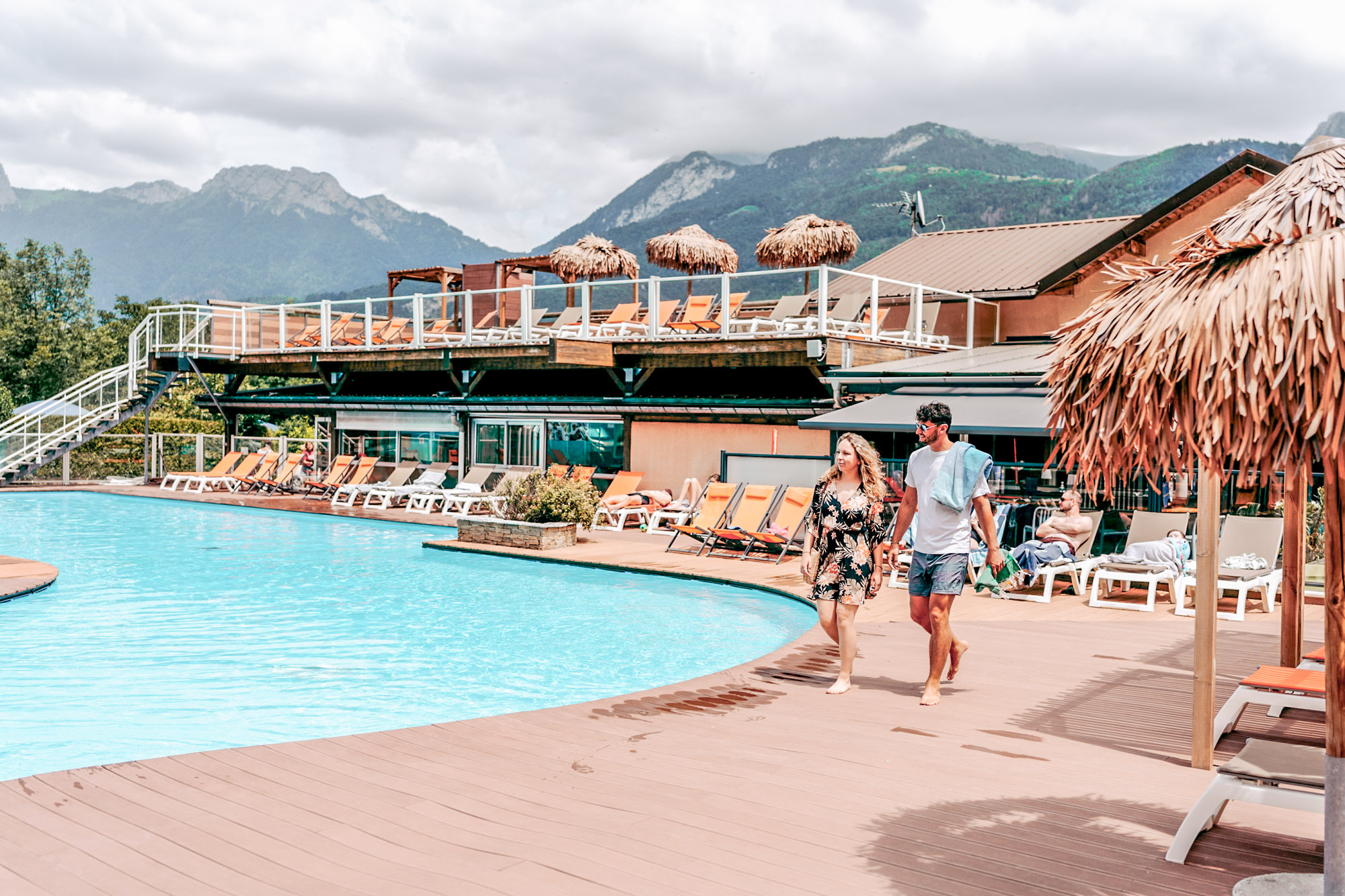 vacances couple camping avec piscine lac annecy